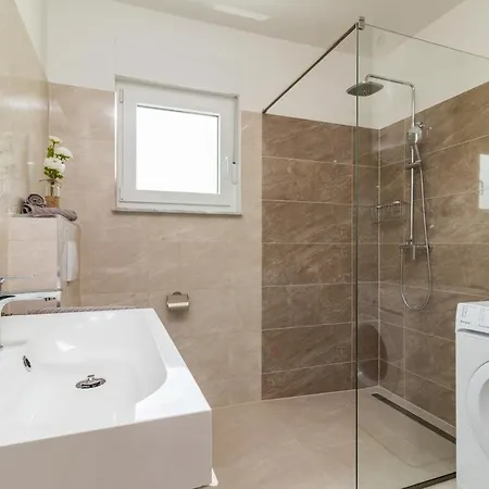 וילה Leoni By Istrialux Orihi