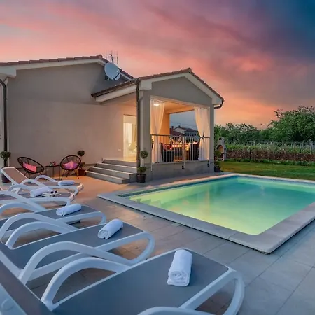 וילה Leoni By Istrialux *