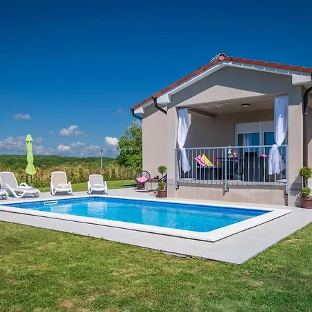 וילה Leoni By Istrialux