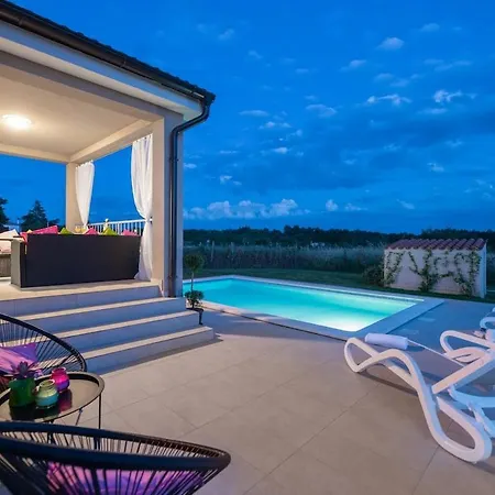 Leoni By Istrialux וילה *