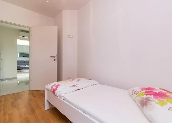 Leoni By Istrialux Villa *