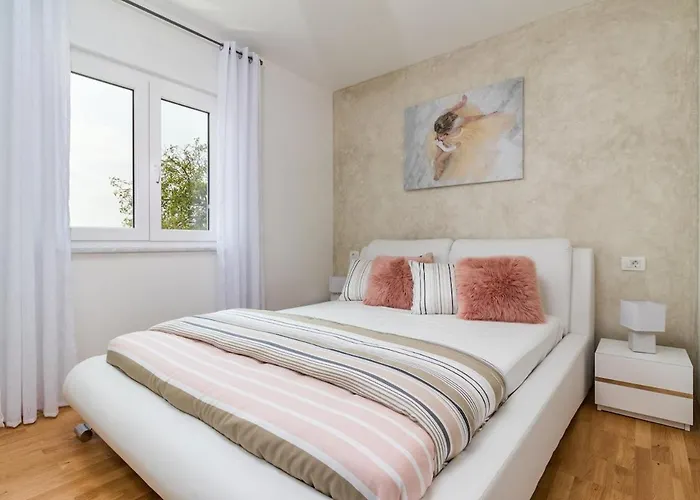 Leoni By Istrialux Orihi