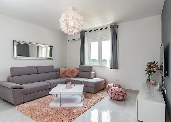 Leoni By Istrialux *